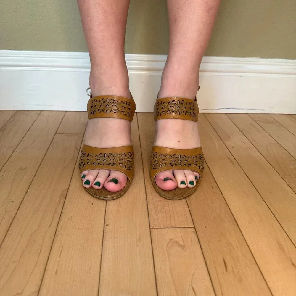 Franco Sarto suede sole